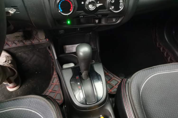 Used Honda Fit 2014 1.5L LX CVT Comfort Model Gear Lever