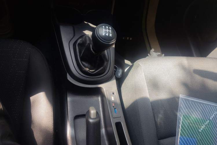 Used Honda Fit 2014 1.5L LX Manual Comfort Model Gear Lever