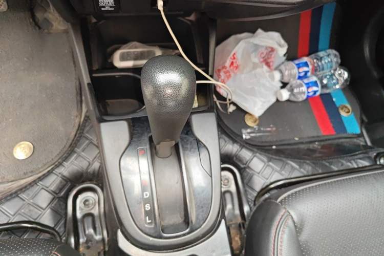 Used Honda Fit 2014 1.5L SE CVT Fashion Model Gear Lever