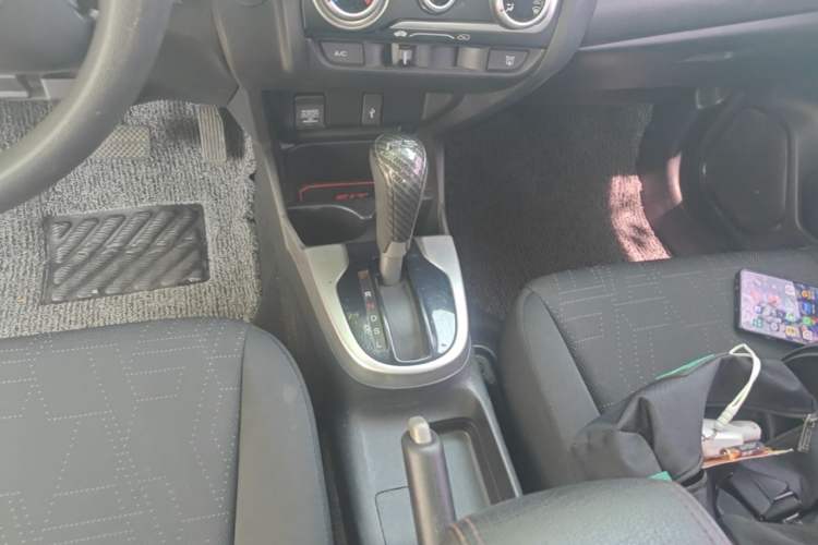 Used Honda Fit 2014 1.5L SE CVT Fashion Model Gear Lever