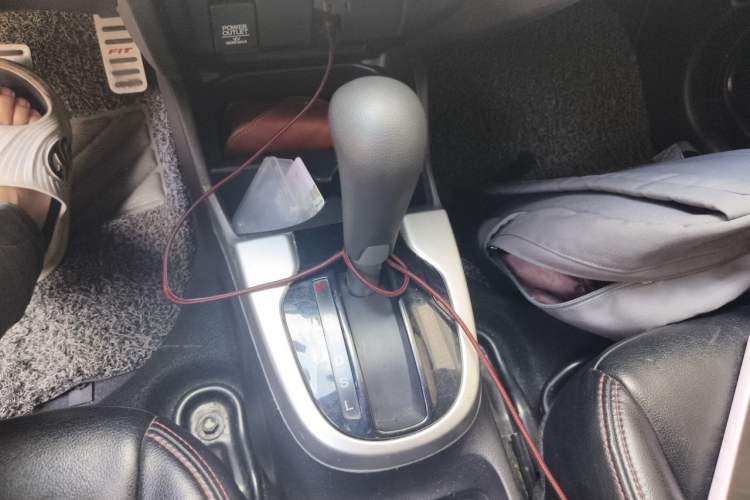 Used Honda Fit 2014 1.5L SE CVT Fashion Model Gear Lever