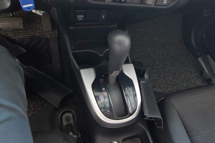 Used Honda Fit 2014 1.5L SE CVT Fashion Model Gear Lever