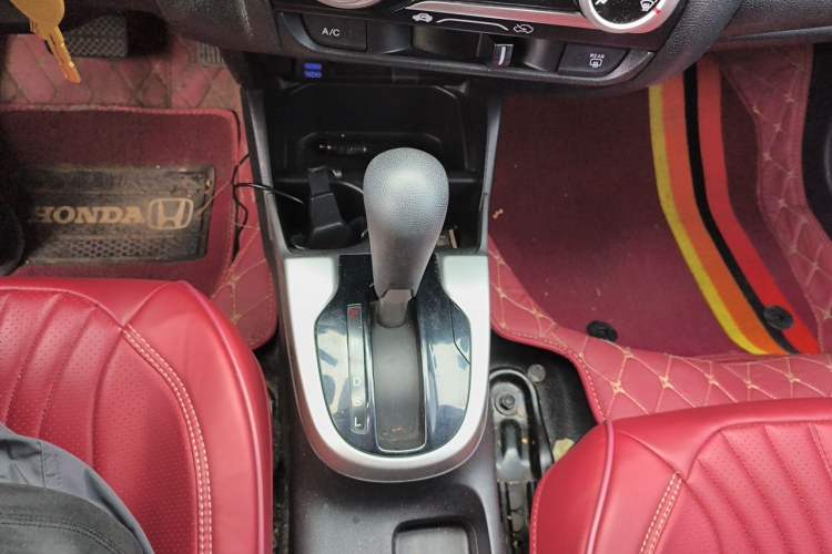 Used Honda Fit 2014 1.5L SE CVT Fashion Model Gear Lever