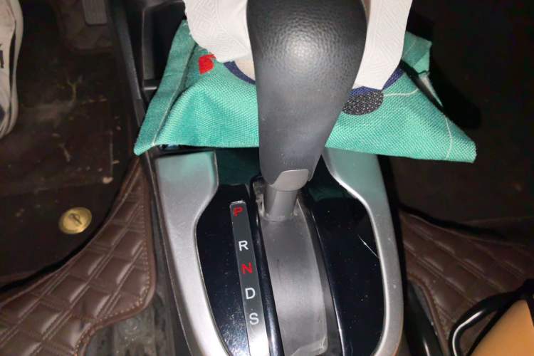 Used Honda Fit 2014 1.5L SE CVT Fashion Model Gear Lever