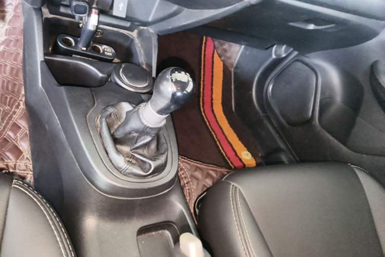 Used Honda Fit 2014 1.5L LX Manual Comfort Model Gear Lever