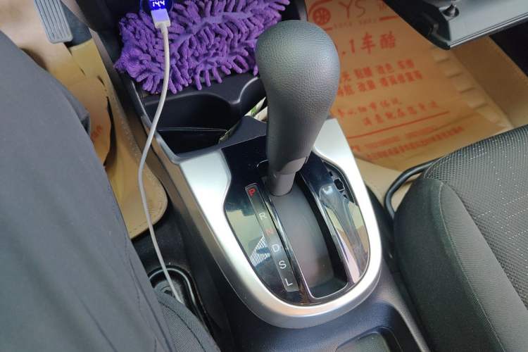 Used Honda Fit 2014 1.5L SE CVT Fashion Model Gear Lever