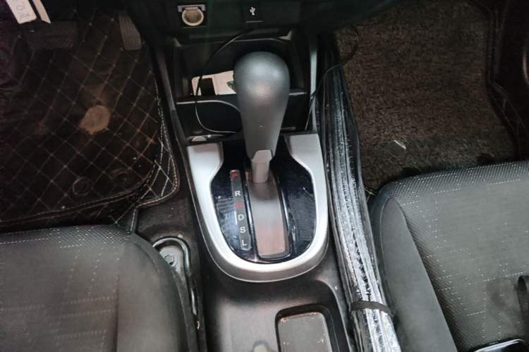 Used Honda Fit 2014 1.5L SE CVT Fashion Model Gear Lever