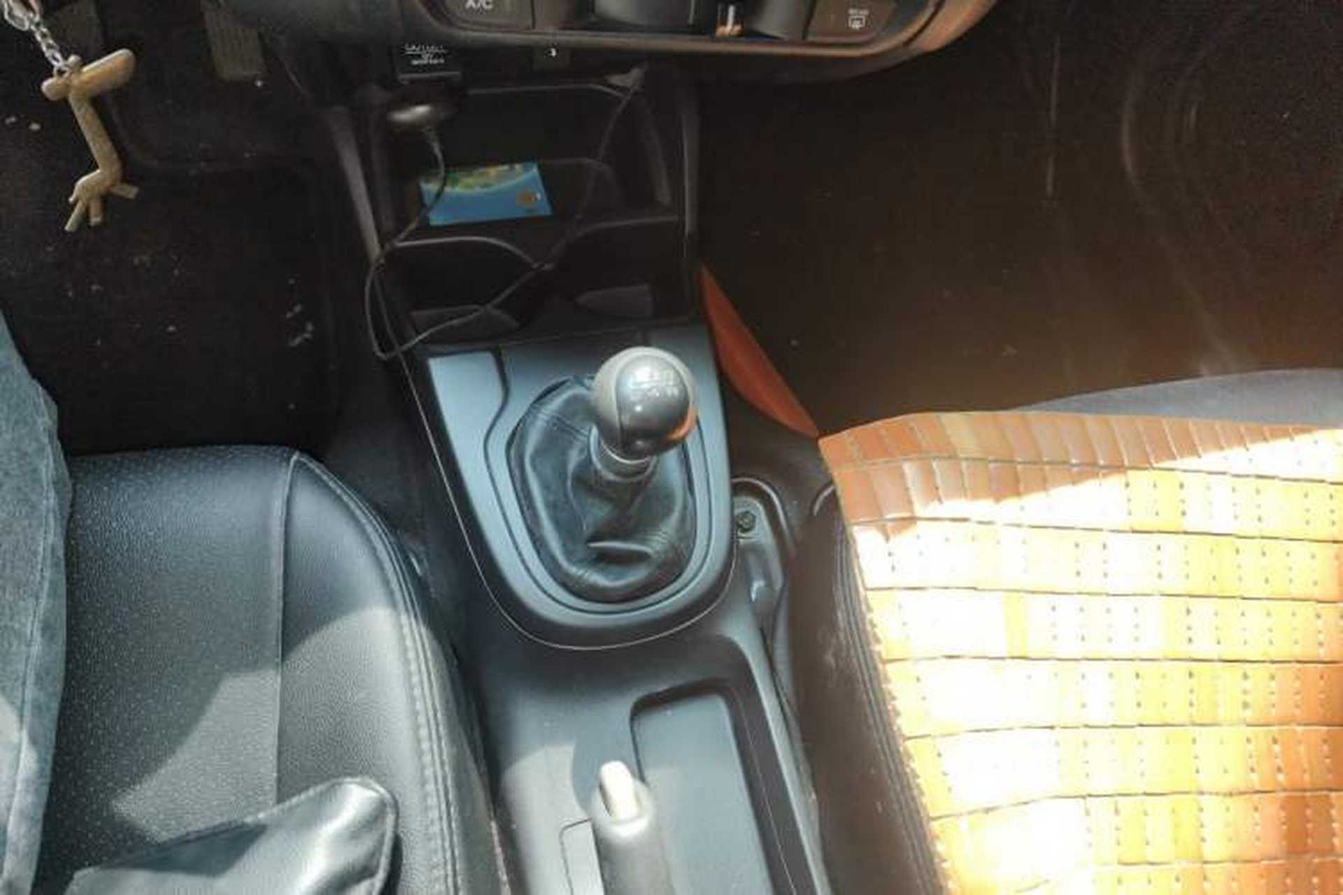 Used Honda Fit 2014 1.5L LX Manual Comfort Model Gear Lever