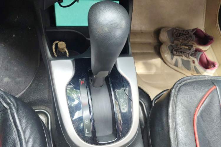 Used Honda Fit 2014 1.5L SE CVT Fashion Model Gear Lever