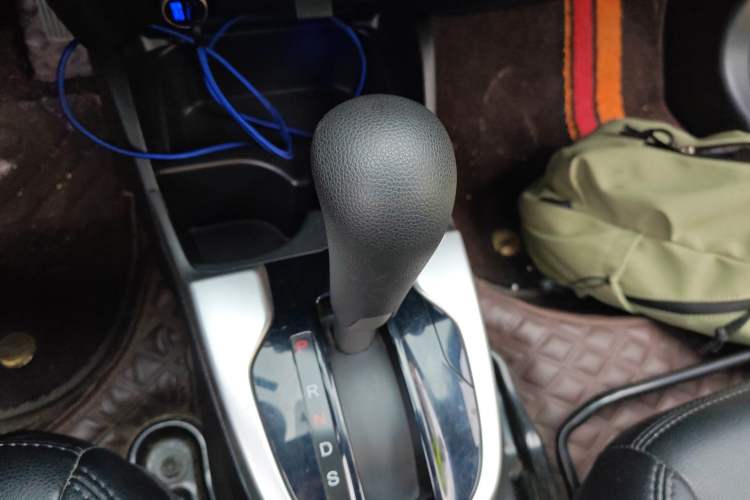 Used Honda Fit 2014 1.5L SE CVT Fashion Model Gear Lever