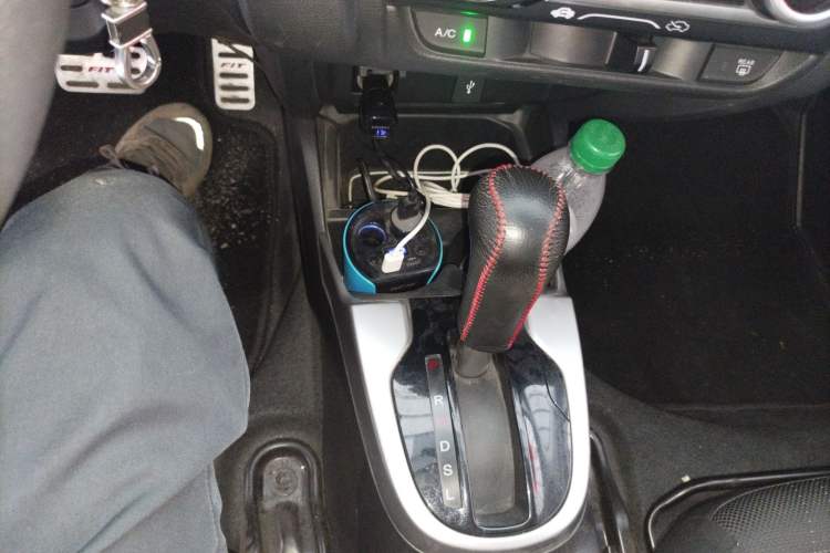 Used Honda Fit 2014 1.5L SE CVT Fashion Model Gear Lever