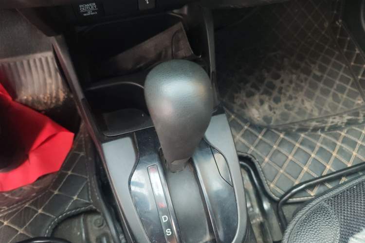 Used Honda Fit 2014 1.5L SE CVT Fashion Model Gear Lever