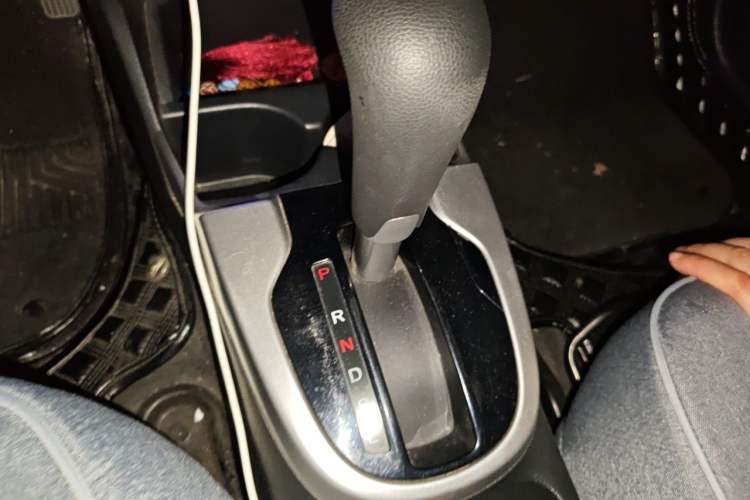 Used Honda Fit 2014 1.5L SE CVT Fashion Model Gear Lever