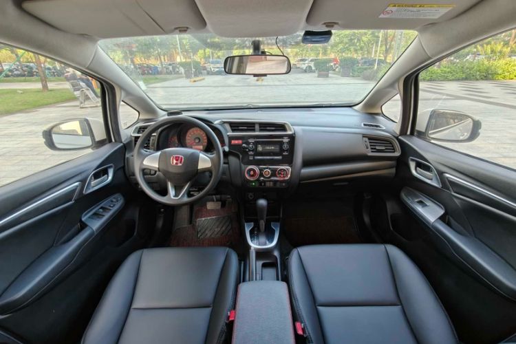 Used Honda Fit 2014 1.5L LX CVT Comfort Model Interior 2