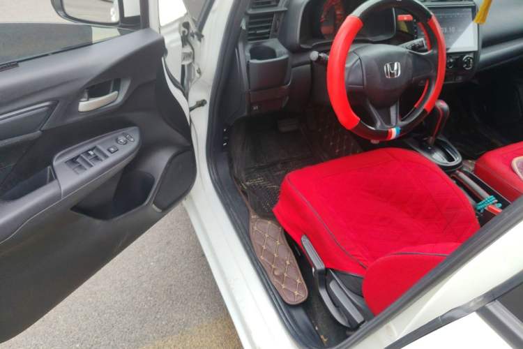 Used Honda Fit 2014 1.5L LX CVT Comfort Model Interior 3