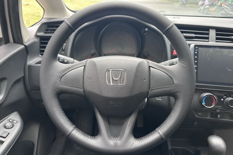 Used Honda Fit 2014 1.5L LX CVT Comfort Model Interior 5