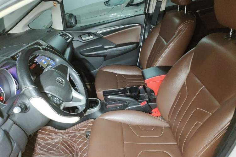 Used Honda Fit 2014 1.5L SE CVT Fashion Model Left Front Seat