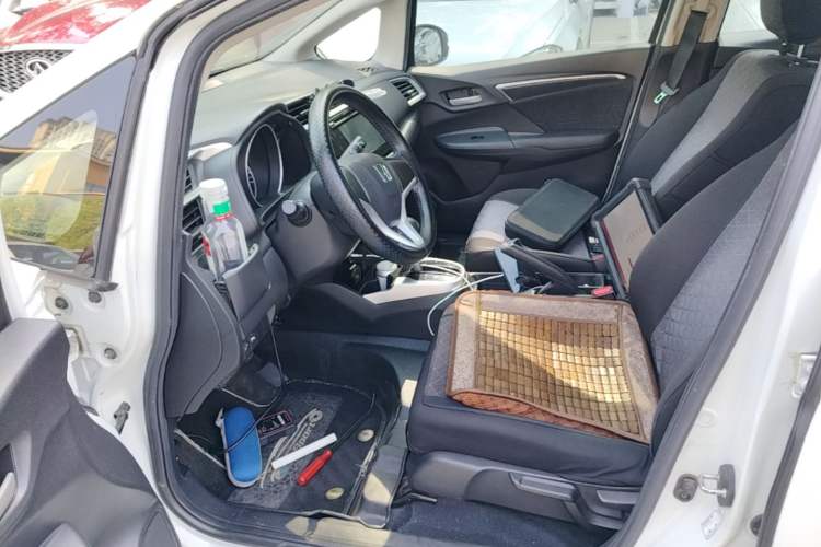 Used Honda Fit 2014 1.5L SE CVT Fashion Model Left Front Seat