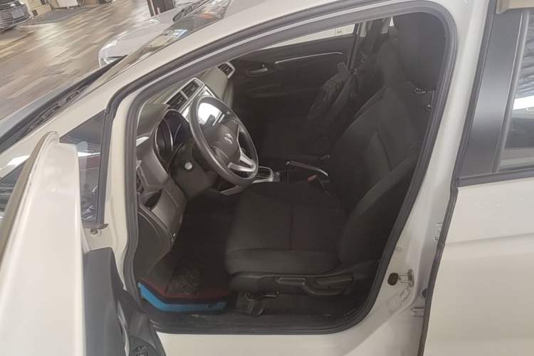 Used Honda Fit 2014 1.5L SE CVT Fashion Model Left Front Seat