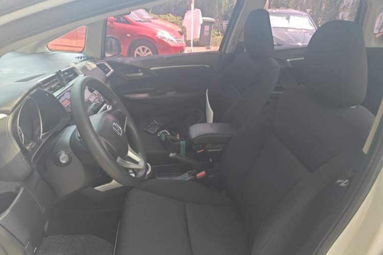 Used Honda Fit 2014 1.5L SE CVT Fashion Model Left Front Seat