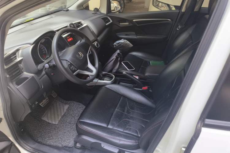 Used Honda Fit 2014 1.5L SE CVT Fashion Model Left Front Seat