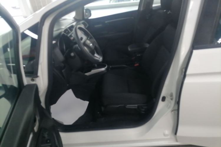 Used Honda Fit 2014 1.5L SE CVT Fashion Model Left Front Seat