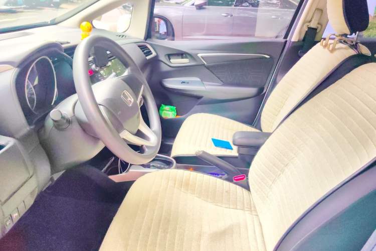 Used Honda Fit 2014 1.5L SE CVT Fashion Model Left Front Seat