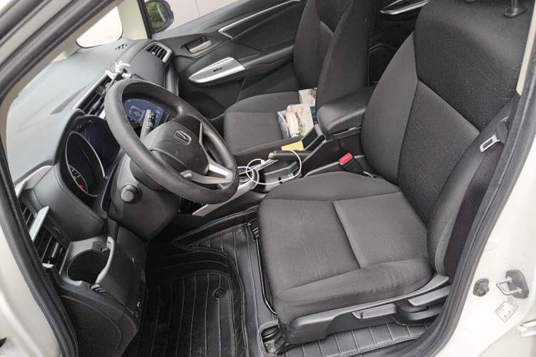 Used Honda Fit 2014 1.5L SE CVT Fashion Model Left Front Seat