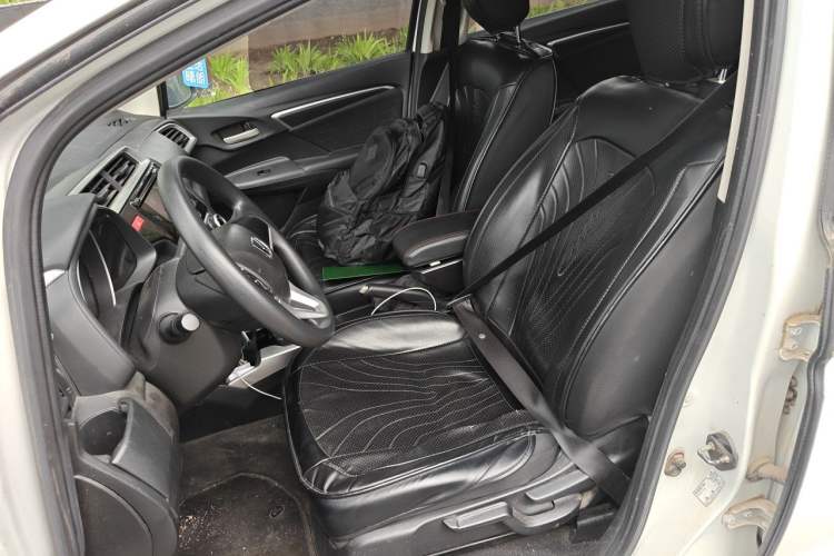 Used Honda Fit 2014 1.5L SE CVT Fashion Model Left Front Seat