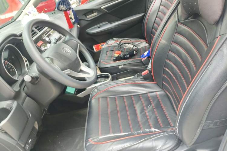 Used Honda Fit 2014 1.5L SE CVT Fashion Model Left Front Seat
