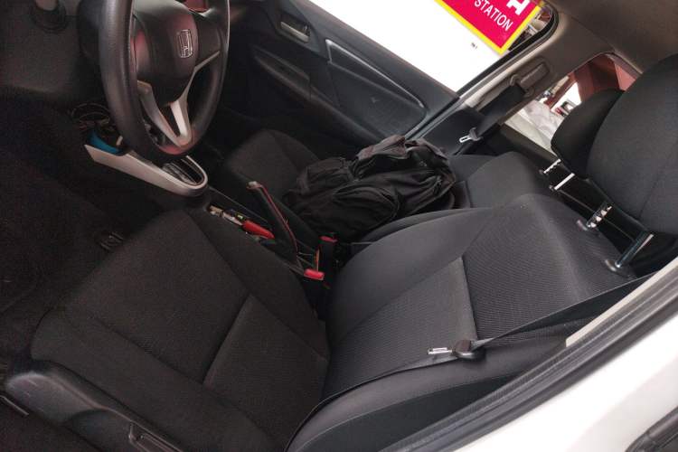 Used Honda Fit 2014 1.5L SE CVT Fashion Model Left Front Seat