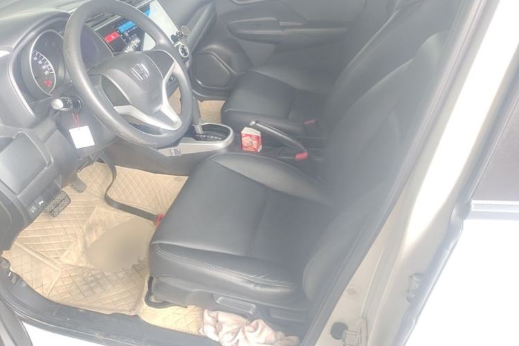 Used Honda Fit 2014 1.5L SE CVT Fashion Model Left Front Seat
