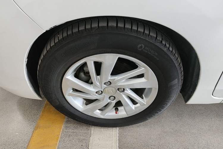Used Honda Fit 2014 1.5L LX Manual Comfort Model Left Front Wheel Hub