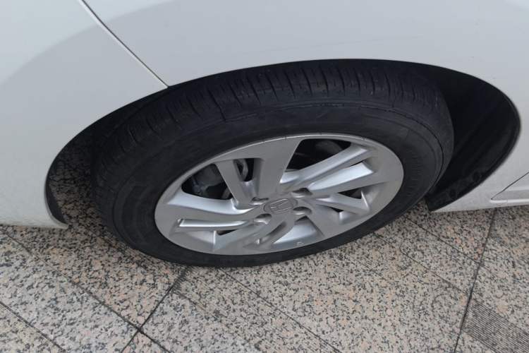 Used Honda Fit 2014 1.5L LX CVT Comfort Model Left Front Wheel Hub