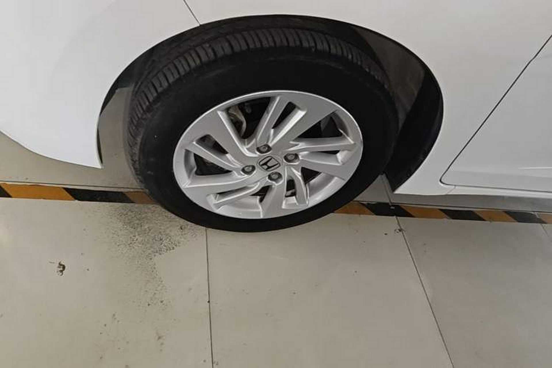 Used Honda Fit 2014 1.5L SE CVT Fashion Model Left Front Wheel Hub