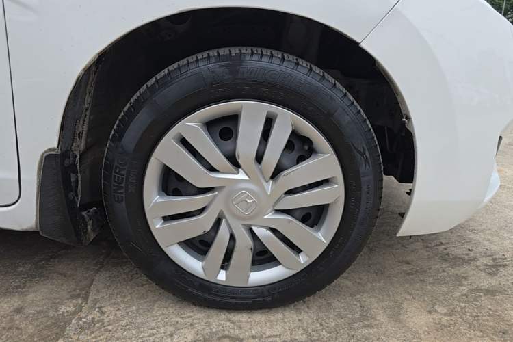 Used Honda Fit 2014 1.5L LX CVT Comfort Model Left Front Wheel Hub