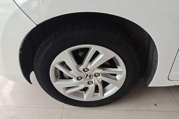 Used Honda Fit 2014 1.5L SE CVT Fashion Model Left Front Wheel Hub