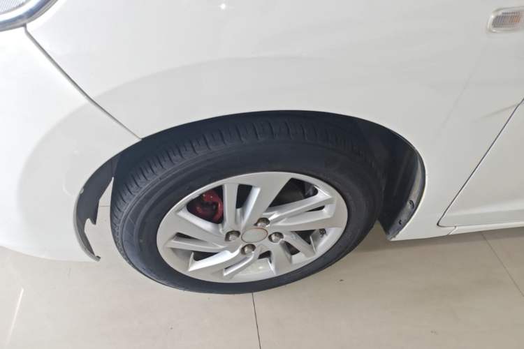 Used Honda Fit 2014 1.5L LX CVT Comfort Model Left Front Wheel Hub