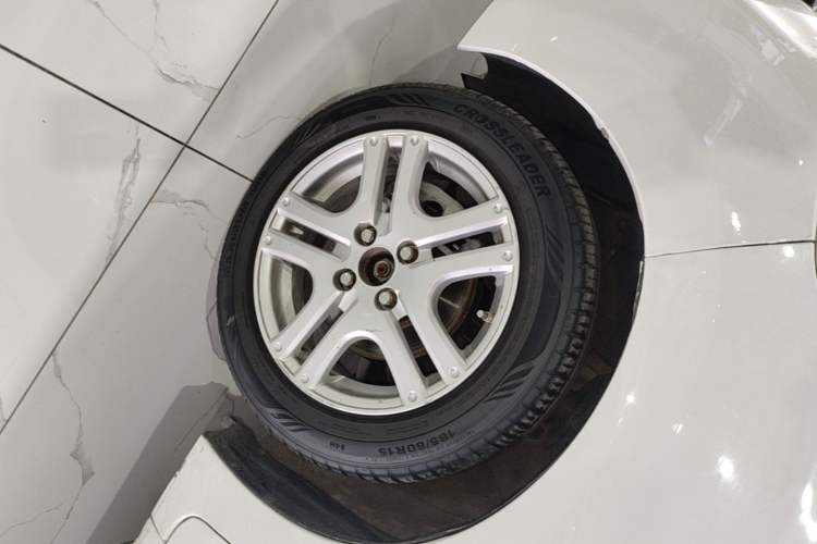 Used Honda Fit 2014 1.5L LX CVT Comfort Model Left Front Wheel Hub