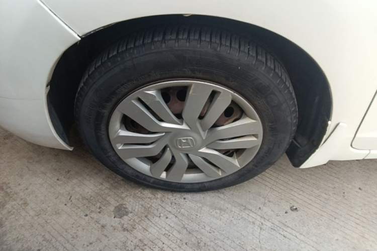 Used Honda Fit 2014 1.5L LX CVT Comfort Model Left Front Wheel Hub