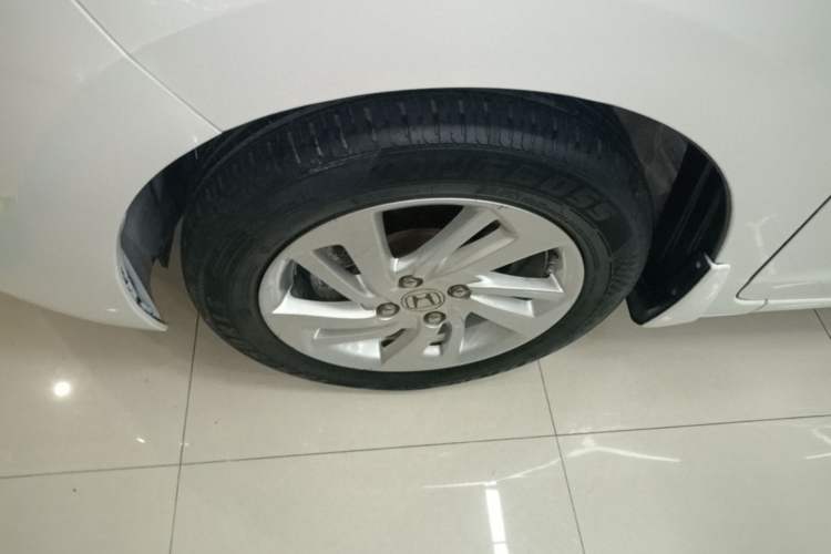 Used Honda Fit 2014 1.5L LX CVT Comfort Model Left Front Wheel Hub