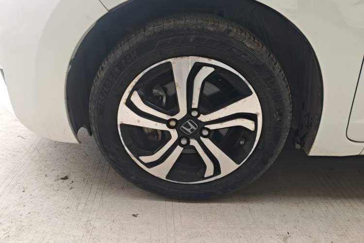 Used Honda Fit 2014 1.5L LX Manual Comfort Model Left Front Wheel Hub