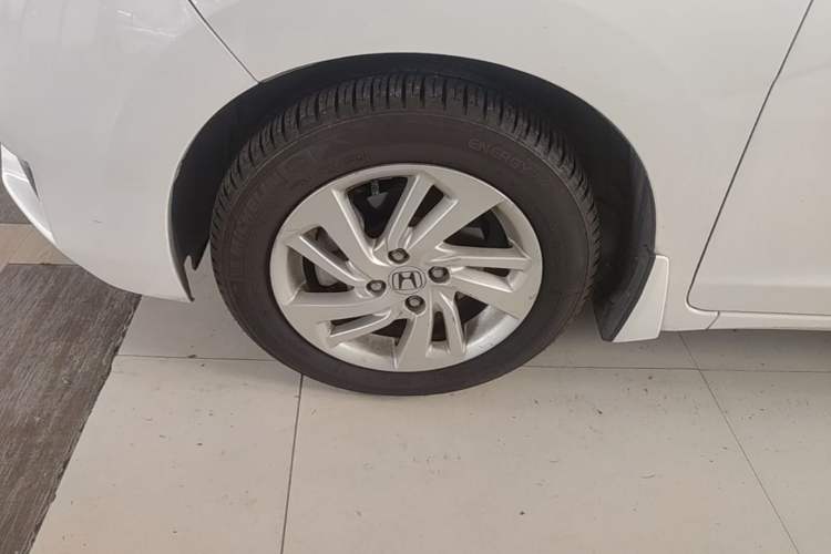 Used Honda Fit 2014 1.5L SE CVT Fashion Model Left Front Wheel Hub