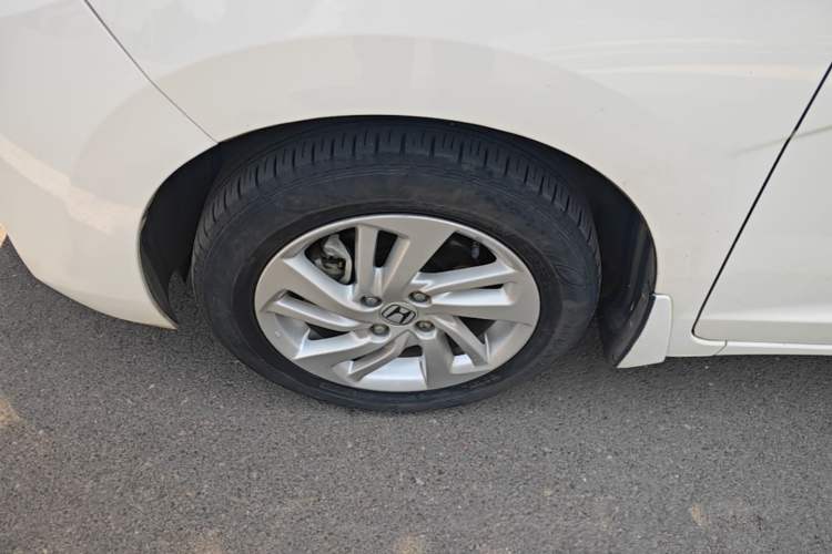 Used Honda Fit 2014 1.5L SE CVT Fashion Model Left Front Wheel Hub