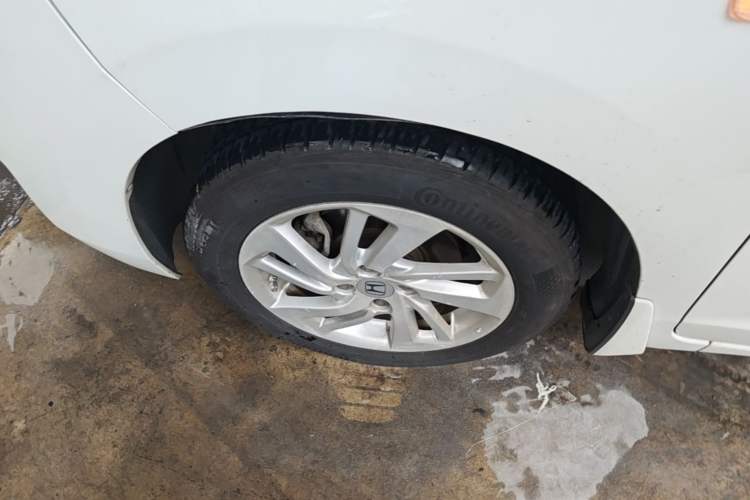 Used Honda Fit 2014 1.5L LX CVT Comfort Model Left Front Wheel Hub