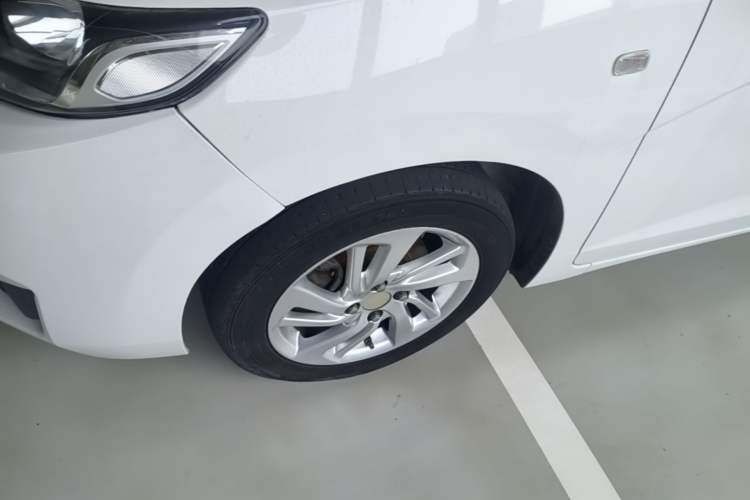 Used Honda Fit 2014 1.5L LX CVT Comfort Model Left Front Wheel Hub