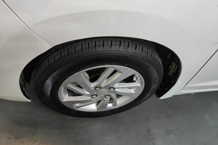 Used Honda Fit 2014 1.5L LX CVT Comfort Model Left Front Wheel Hub
