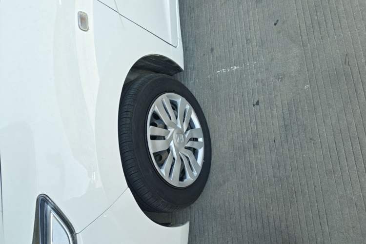 Used Honda Fit 2014 1.5L LX CVT Comfort Model Left Front Wheel Hub