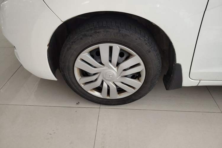 Used Honda Fit 2014 1.5L LX CVT Comfort Model Left Front Wheel Hub
