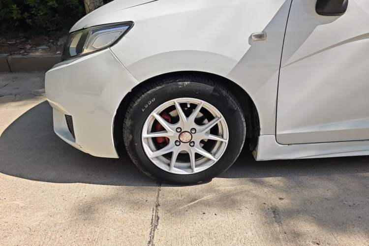 Used Honda Fit 2014 1.5L LX CVT Comfort Model Left Front Wheel Hub